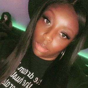 Meet your Posher, Dee